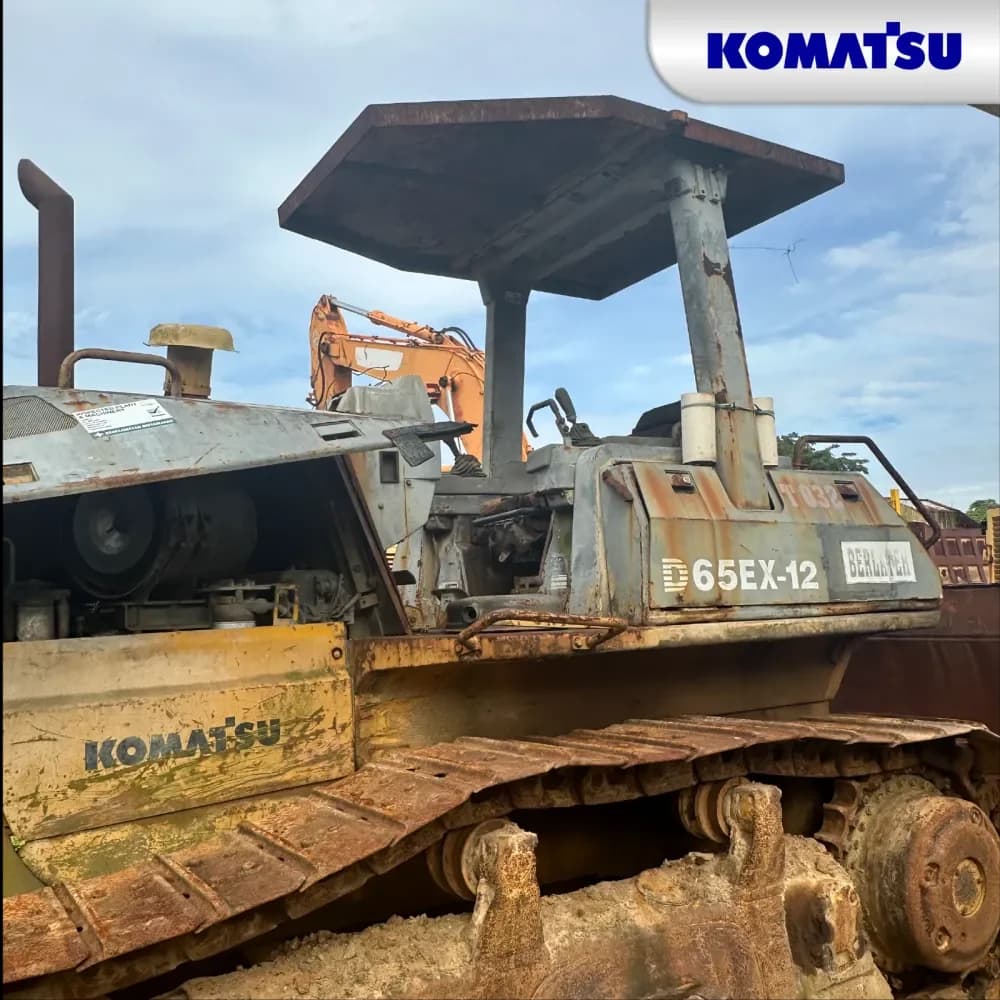 Komatsu D65EX-12 2