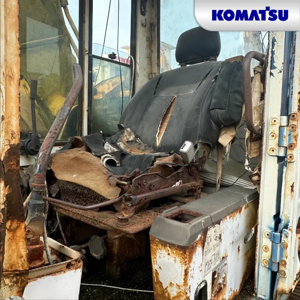 Komatsu PC210LC-8M0 25
