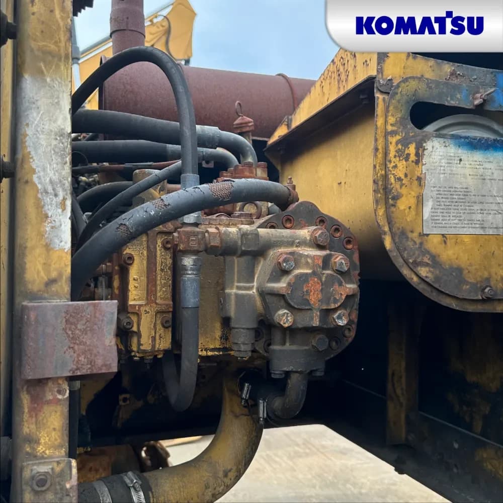Komatsu PC210LC-8M0 27