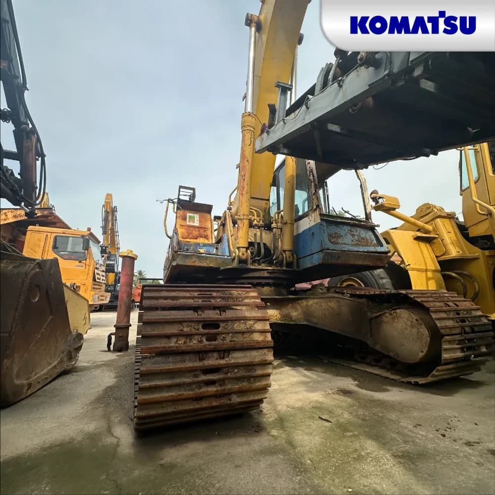 Komatsu PC300-7 23
