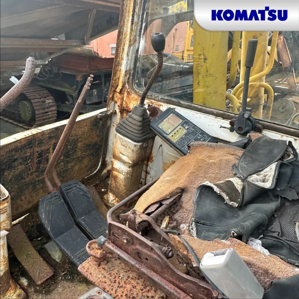 Komatsu PC300LC-8 18