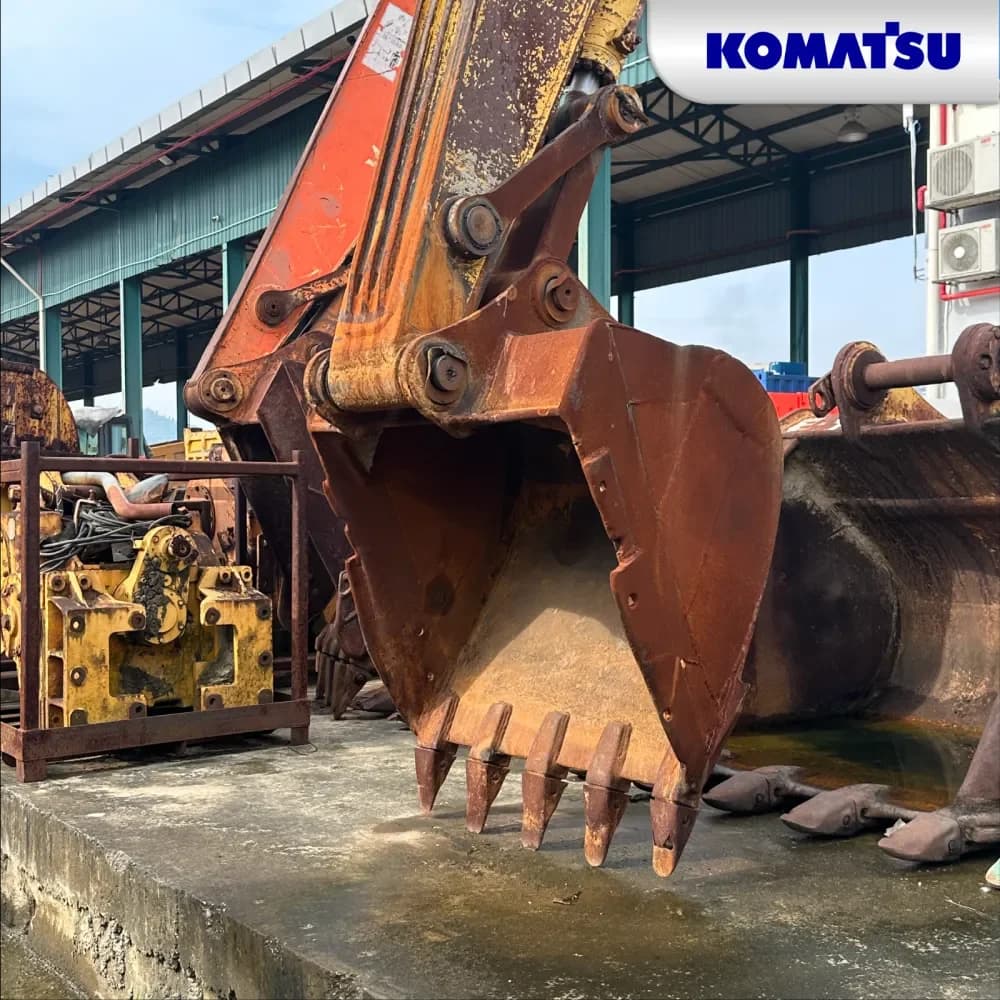 Komatsu PC300LC-8 25