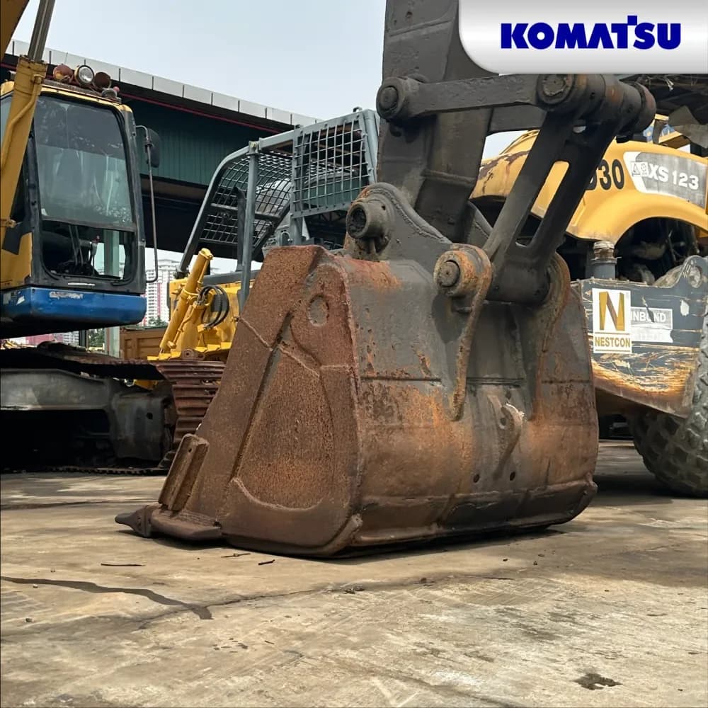 Komatsu PC300LC-8